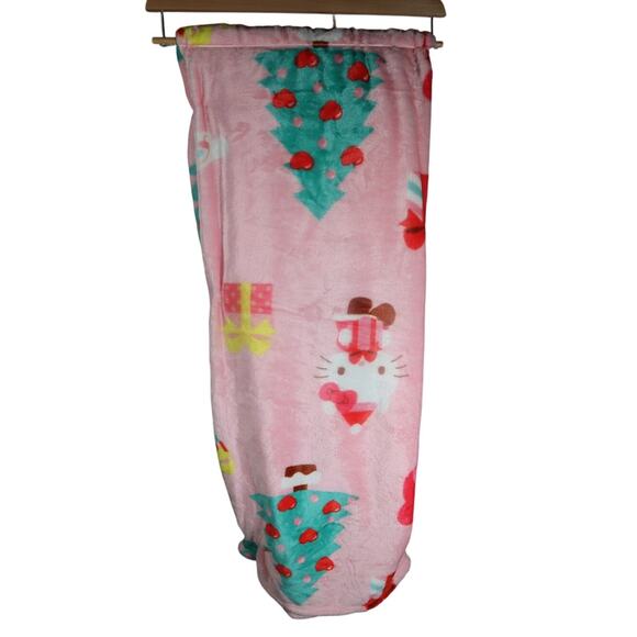Hello Kitty Christmas Gifts and Trees Heart Cloud Pink Throw Blanket - Picture 3 of 6